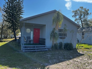 586 N 8th St, Eagle Lake, FL 33839