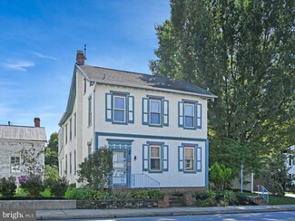 41 S Main St, Mount Wolf, PA 17347