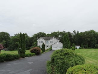 8603 Marjorie Ln, Stroudsburg, PA 18360