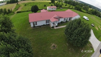 2477 Centerpoint Rd, Oak Hill, OH 45656