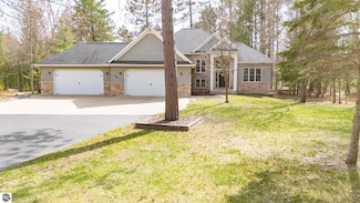 216 Meadowlark Rd, Roscommon, MI 48653