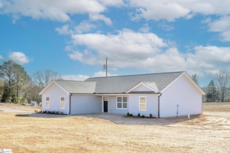 18 Lollis Rd, Laurens, SC 29360