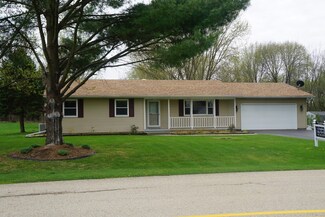 841 White Oaks Dr, Dixon, IL 61021