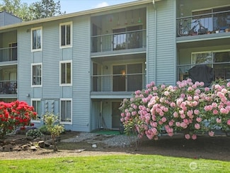 4641 W Lake Sammamish Pkwy SE Unit F205, Issaquah, WA 98027