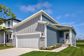 1061 NW Macarthur Ln, Waukee, IA 50263