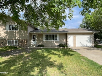 494 Joal Dr, Carrington, ND 58421