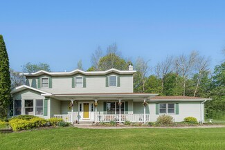 3877 Shorewood Dr, Fremont, MI 49412