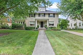 1035 Yorkshire Rd, Grosse Pointe Park, MI 48230