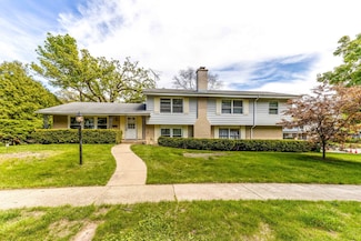 168 Blueberry Rd, Libertyville, IL 60048