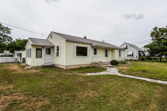 8 Bonneta Cir, Chicopee, MA 01020