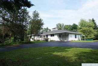 2766 New York 9h, Kinderhook, NY 12106