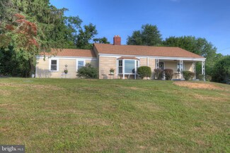 923 Colonial Rd, Harrisburg, PA 17112
