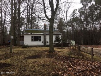 9063 N La Salle Rd, Free Soil, MI 49411