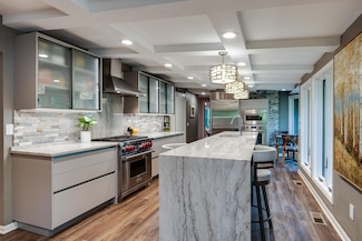 208 Saratoga Cir, Madison, WI 53705