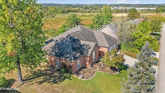 1053 Saint Johns Dr, Maryville, TN 37801