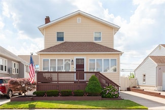 66 Parma Rd, Island Park, NY 11558