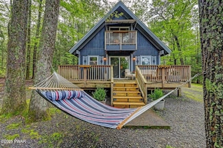 249 Washington Dr, Dingmans Ferry, PA 18328