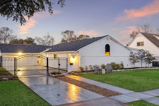 7726 Windswept Ln, Houston, TX 77063