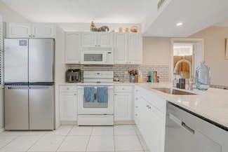 6037 Balboa Cir Unit 202, Boca Raton, FL 33433