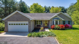 95 Sheffield Ln, Falling Waters, WV 25419