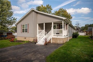 135 Greenwood Dr, Hermitage, PA 16148