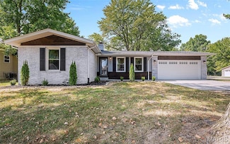 588 Westview Dr, Edwardsville, IL 62025