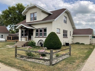 332 4th St SW, Rugby, ND 58368