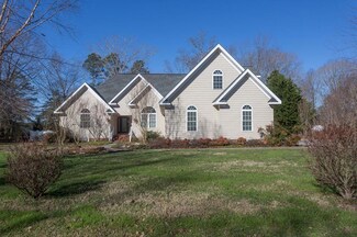 578 Pipe-N-tree Dr, Hartfield, VA 23071