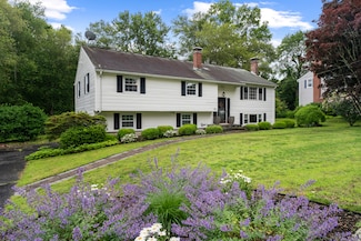 38 Rossie St, Stonington, CT 06379