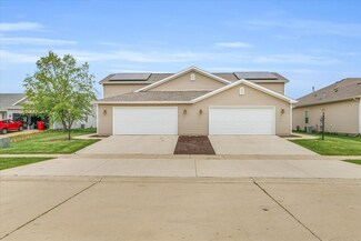 1508 Stonebluff Ct, Champaign, IL 61822