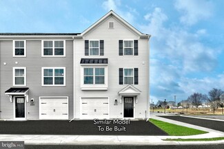 8166 Lenker Dr, West Hanover, PA 17112