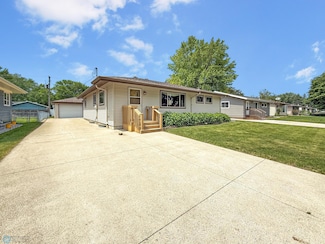1737 14 1 2 St S, Fargo, ND 58103