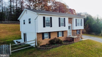 38472 Arlington Dr, Mechanicsville, MD 20659