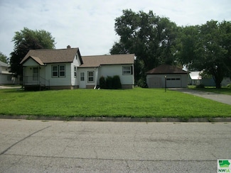 320 Pearl St, Aurelia, IA 51005