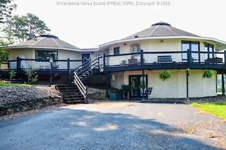 282 Dupont Rd, Poca, WV 25159