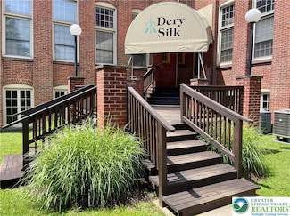 101 Race St Unit 104, Catasauqua, PA 18032