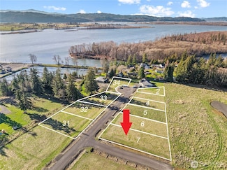 38 Sunnyfield Dr, Cathlamet, WA 98612