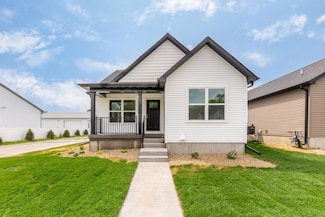 131 Axlewood Dr, Waterloo, IA 50701