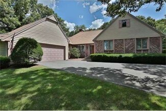 4 Thoreau Cir, Winchester, MA 01890