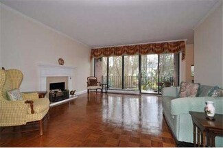 85 Grove St Unit 108, Wellesley, MA 02482