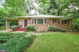 13 Center St, Washington Grove, MD 20880