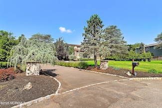 3 Cottonwood Ln W, Holmdel, NJ 07733