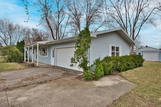 1656 Roberts Dr, Saint Joseph, MI 49085