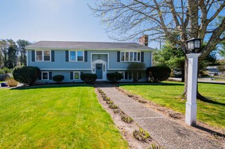 2 Windsong Cir, Pocasset, MA 02559
