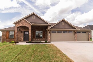 2221 Langford St, Pea Ridge, AR 72751