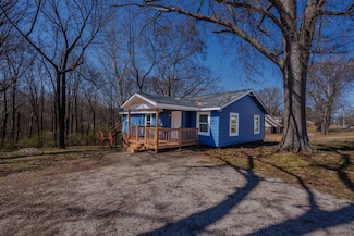 1540 Woodmont Dr, Tuscumbia, AL 35674