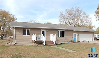 208 5th St, Hudson, SD 57034