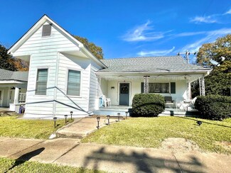 302 W Gallatin St, Hazlehurst, MS 39083