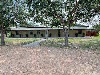 100 Choke Canyon Estates Dr, Three Rivers, TX 78071