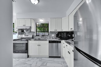 498 NE 42nd St, Boca Raton, FL 33431